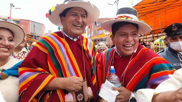 Evo Morales participa en desfile folclórico - Sputnik Mundo