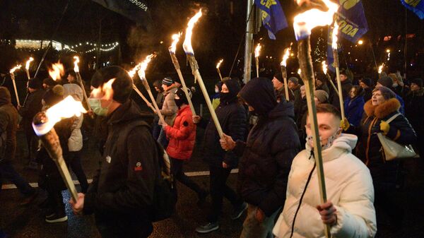 Una marcha de nacionalistas ucranianos en Kiev - Sputnik Mundo