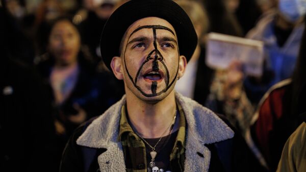 Manifestante antiOTAN en Madrid - Sputnik Mundo