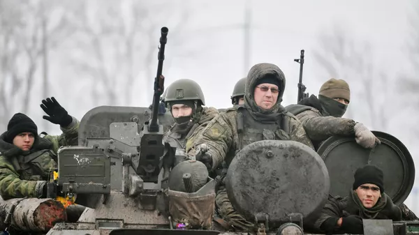 Militares rusos en la frontera entre Rusia y Ucrania - Sputnik Mundo