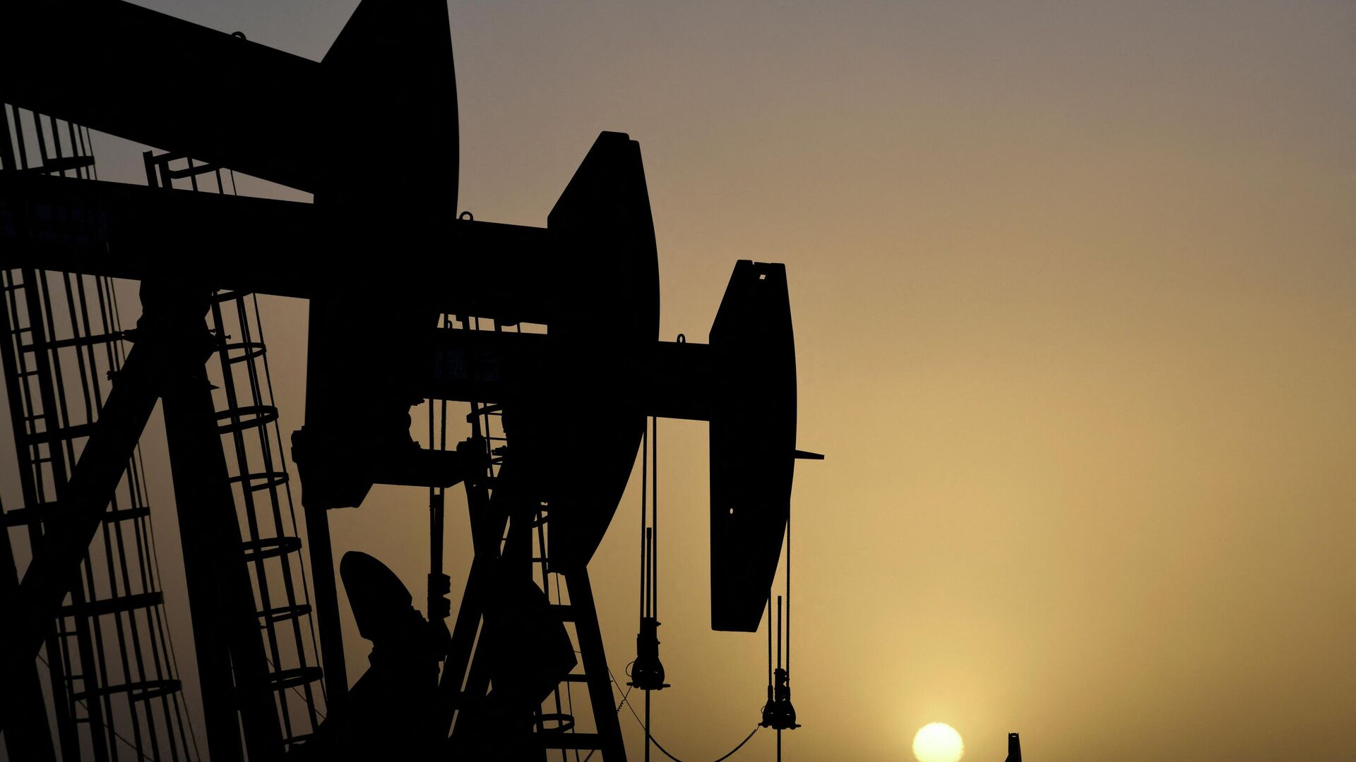 Extracción del petróleo (imagen referencial) - Sputnik Mundo, 1920, 03.03.2022