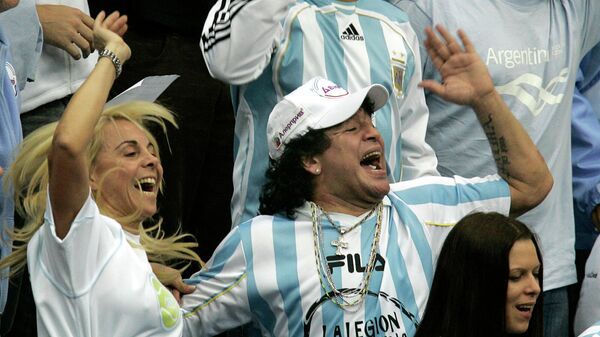 Claudia Villafañe y Diego Maradona (archivo) - Sputnik Mundo