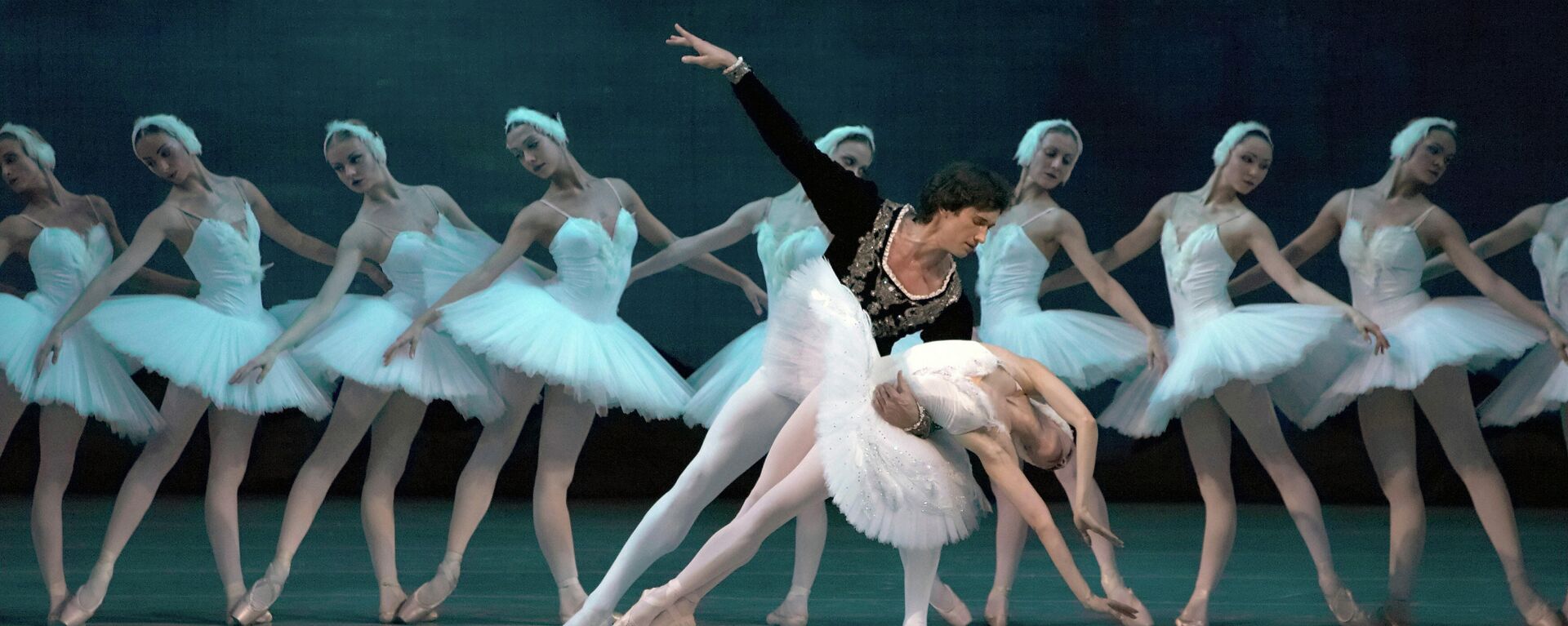 'El lago de los cisnes' en el Teatro Bolshoi - Sputnik Mundo, 1920, 04.03.2022