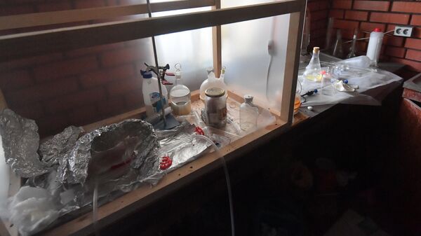 Un laboratorio químico hallado en la República Popular de Donetsk, imagen referencial - Sputnik Mundo