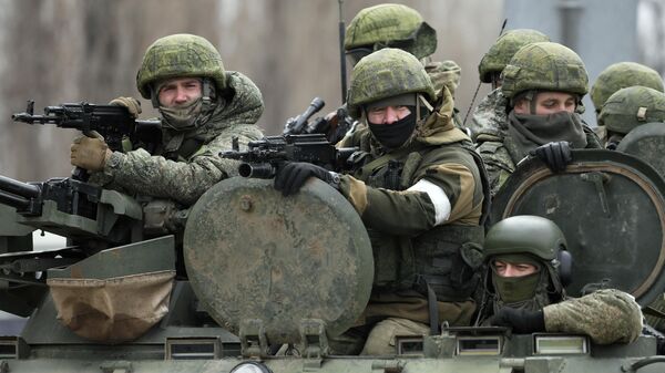 Los militares rusos en Ucrania - Sputnik Mundo