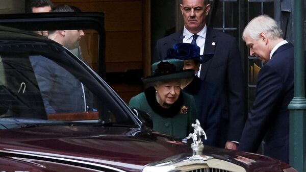 Isabel II protagoniza la despedida oficial de su marido en la abadía de Westminster - Sputnik Mundo
