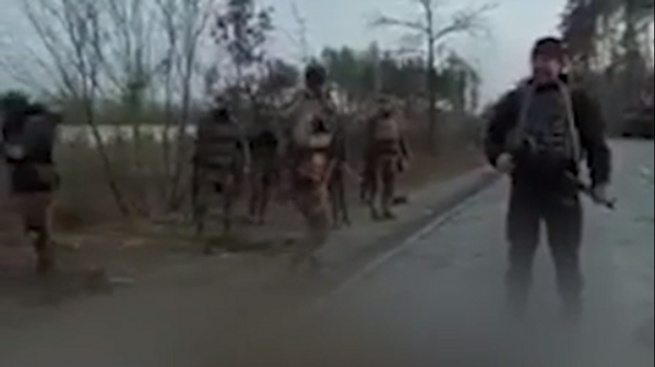 Video: combatientes ucranianos masacran a prisioneros de guerra rusos  - Sputnik Mundo