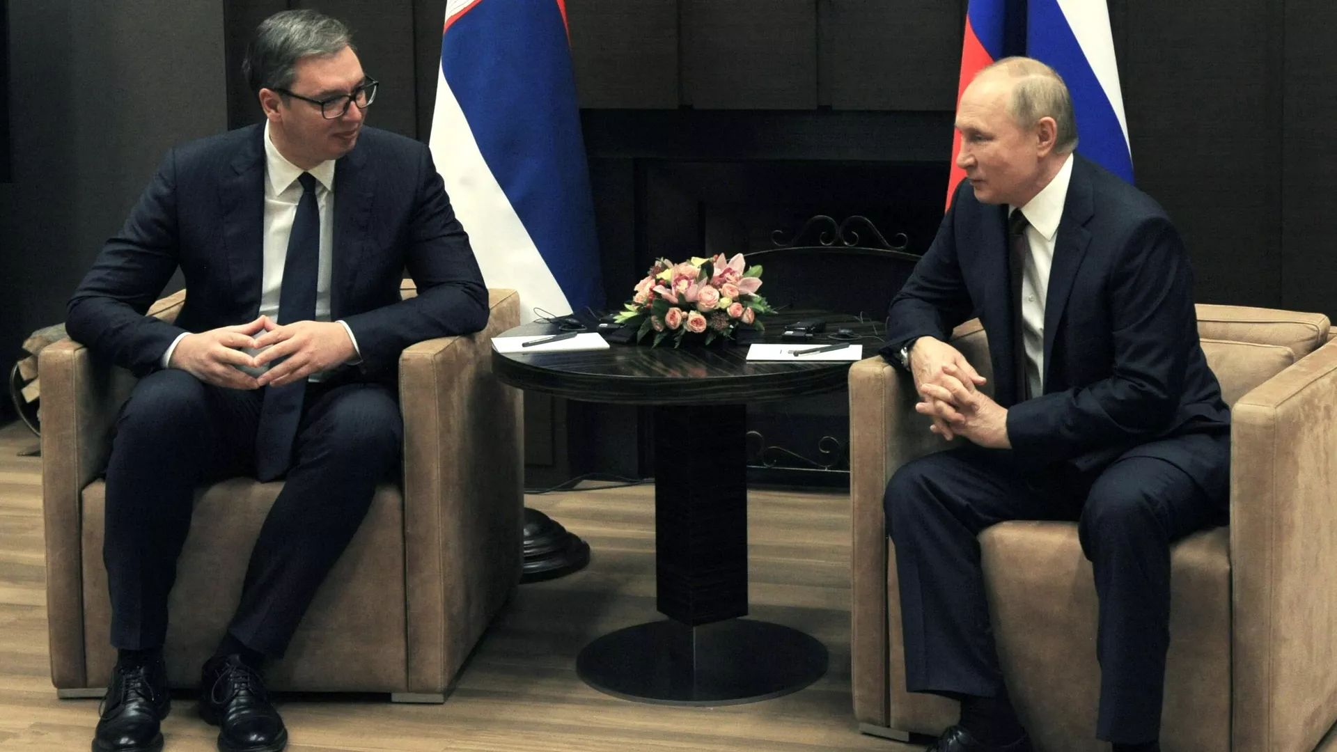 El presidente de Serbia, Alexandr Vucic, y el presidente de Rusia, Vladímir Putin  - Sputnik Mundo, 1920, 09.03.2023