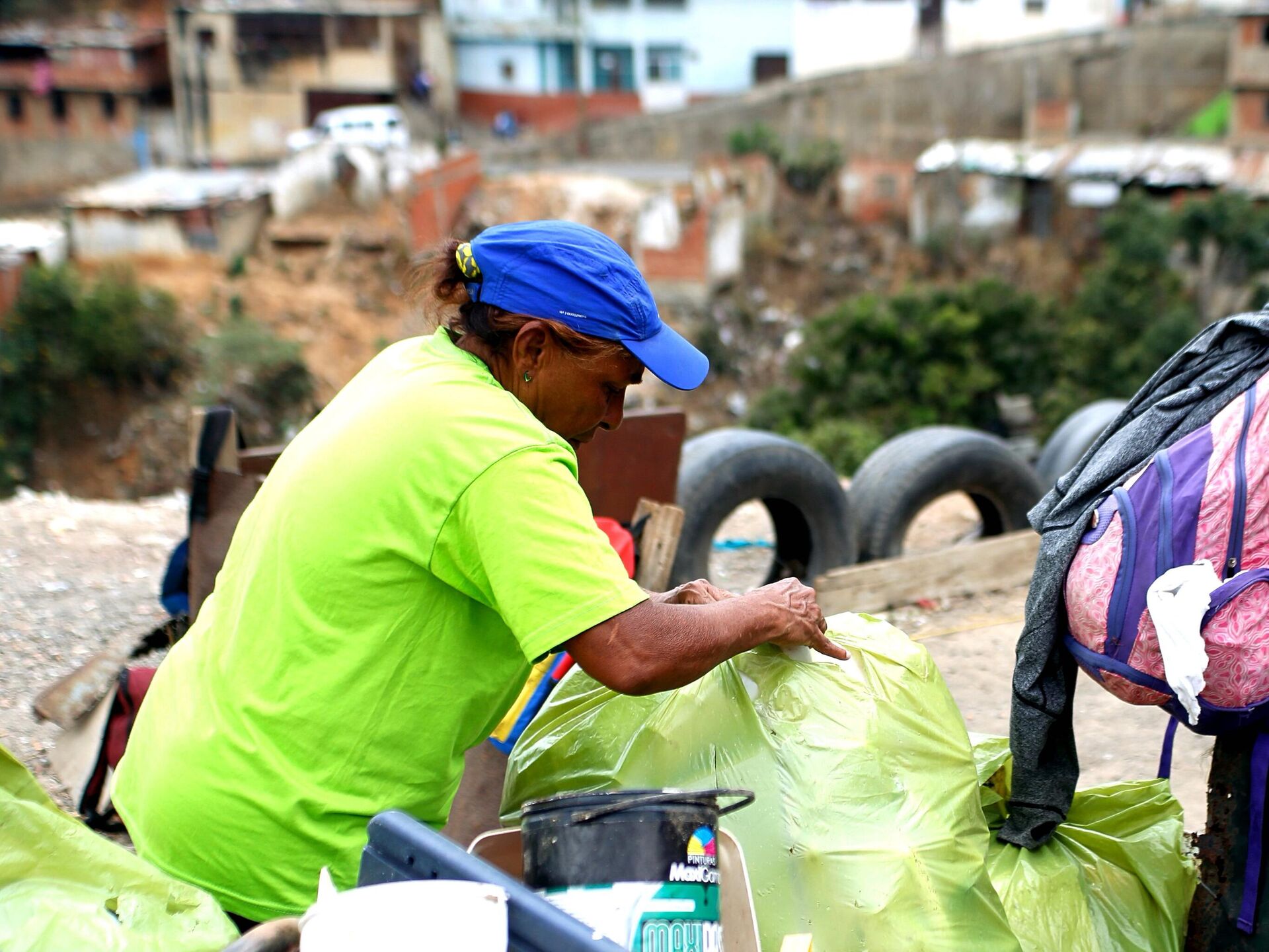 Luz Marina Peña, mochilera ecológica, pieza clave en la ruta del reciclaje Luz Marina Peña, mochilera ecológica, pieza clave en la ruta del reciclaje - Sputnik Mundo, 1920, 06.04.2022