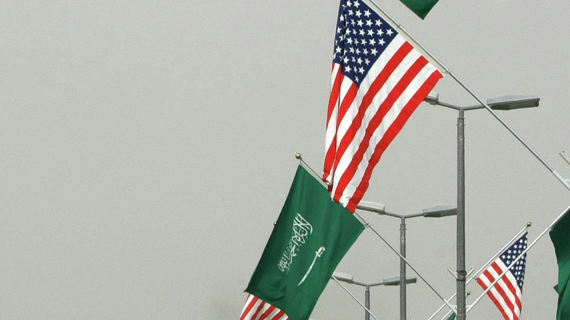 Las banderas de EEUU y Arabia Saudí - Sputnik Mundo, 1920, 19.04.2022