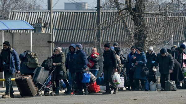 La evacuación de los habitantes de la ciudad ucraniana de Mariúpol - Sputnik Mundo