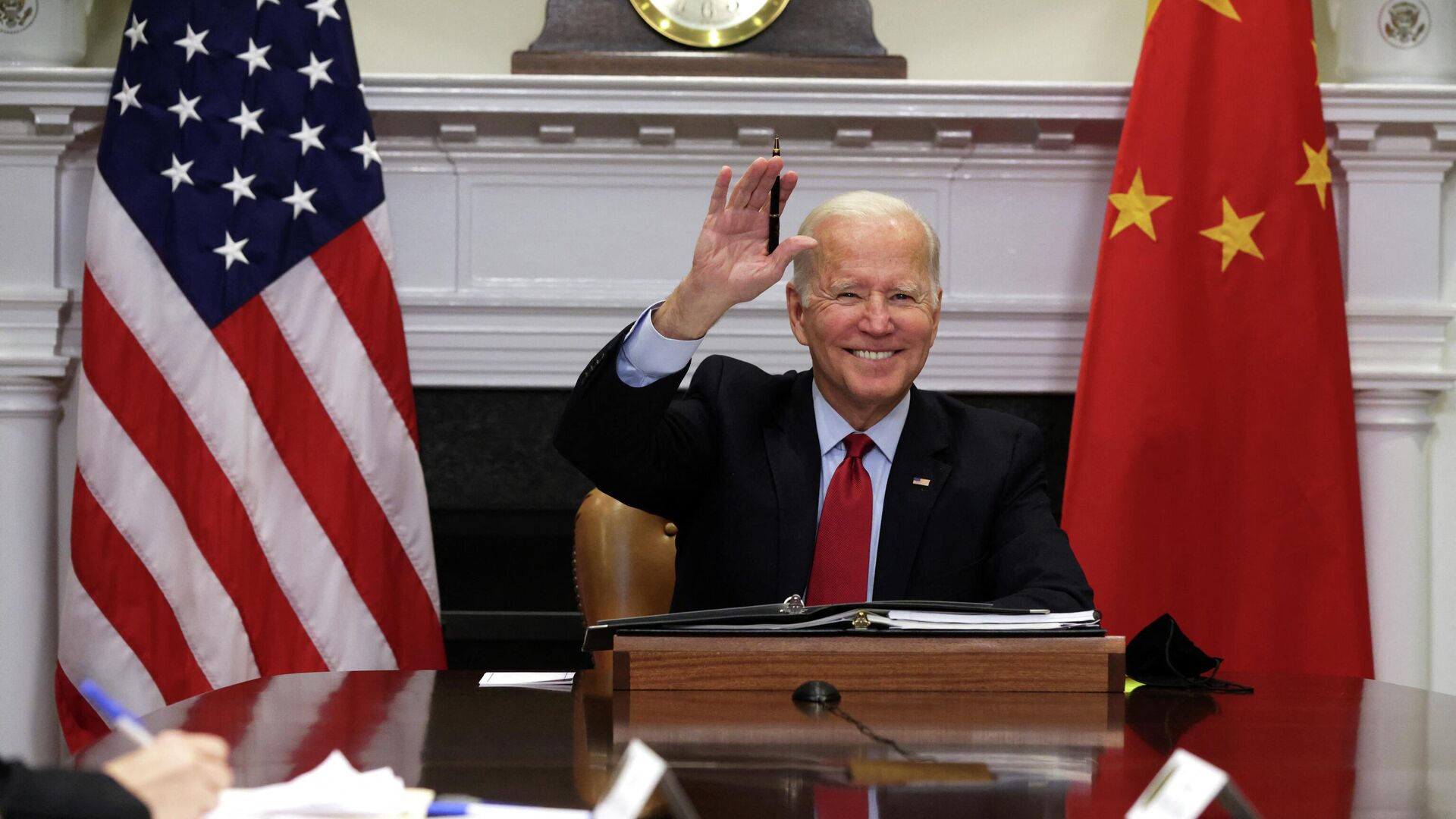 Joe Biden, presidente de Estados Unidos, durante su reunión virtual con Xi Jinping, presidente de China, en la Casa Blanca - Sputnik Mundo, 1920, 05.05.2022