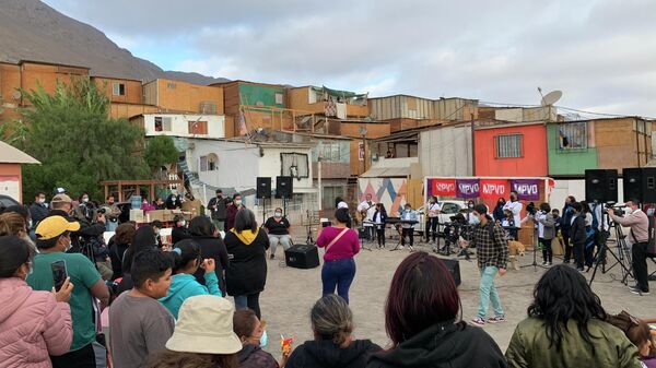 Convencionales chilenos se reúnen con población migrante en Antofagasta - Sputnik Mundo