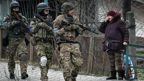 Militares ucranianos a las afueras de Kiev - Sputnik Mundo