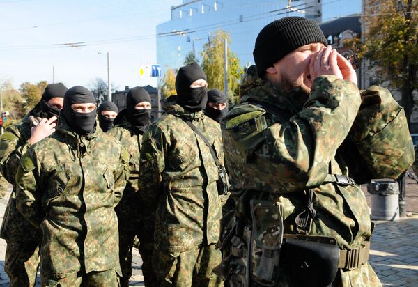 Los residentes de Mariúpol experimentaron las atrocidades de Azov mucho antes de la primavera de 2022.En la foto: el envío de cadetes Azov a la zona de conflicto en el sureste de Ucrania, en 2014. - Sputnik Mundo