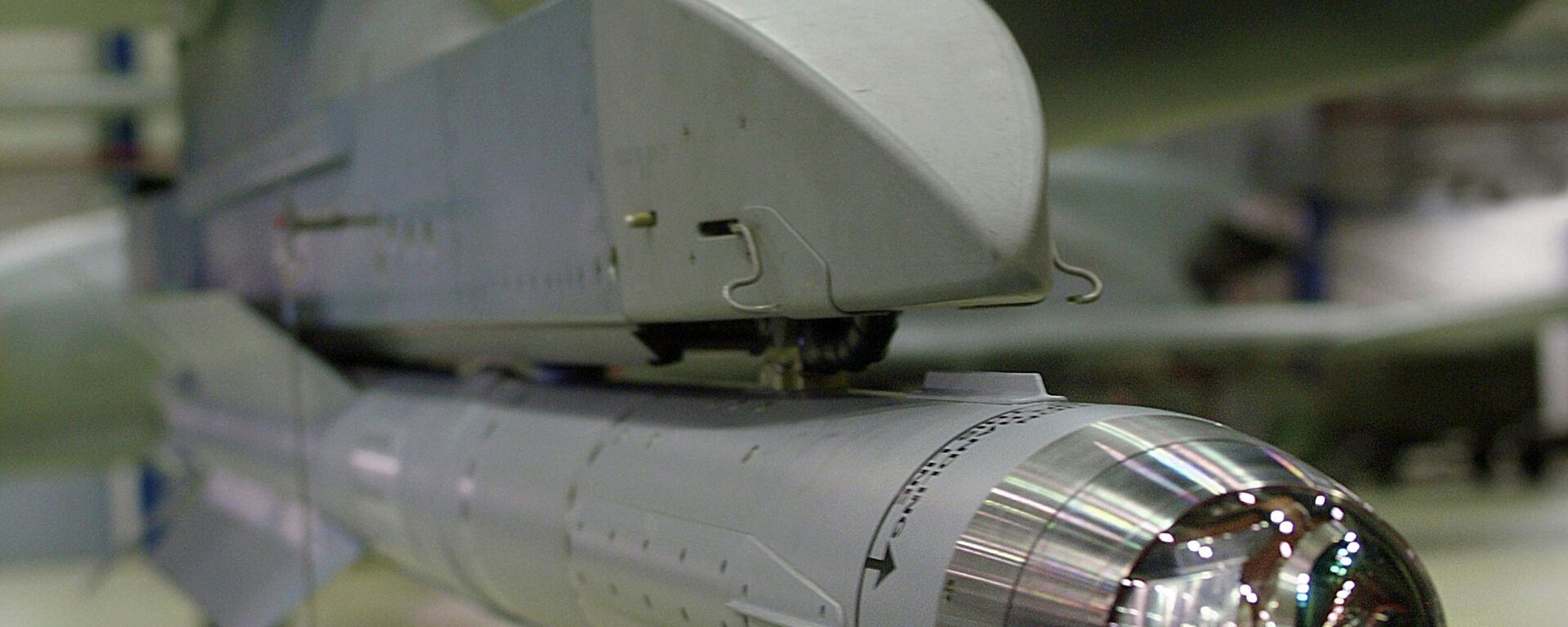Un misil IRIS bajo el ala del caza Eurofighter. El mismo misil se usa en el sistema antiaéreo IRIS-T - Sputnik Mundo, 1920, 21.06.2022