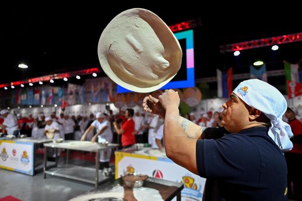 Un participante del 10 Campeonato Argentino de Pizza en Buenos Aires. - Sputnik Mundo