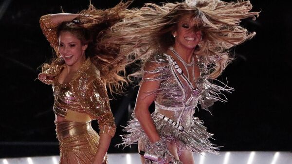 Shakira y Jennifer Lopez durante el Super Bowl en Miami (EEUU), el 2 de febrero del 2020 - Sputnik Mundo
