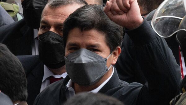 La llegada del presidente peruano, Pedro Castillo, al interrogatorio - Sputnik Mundo