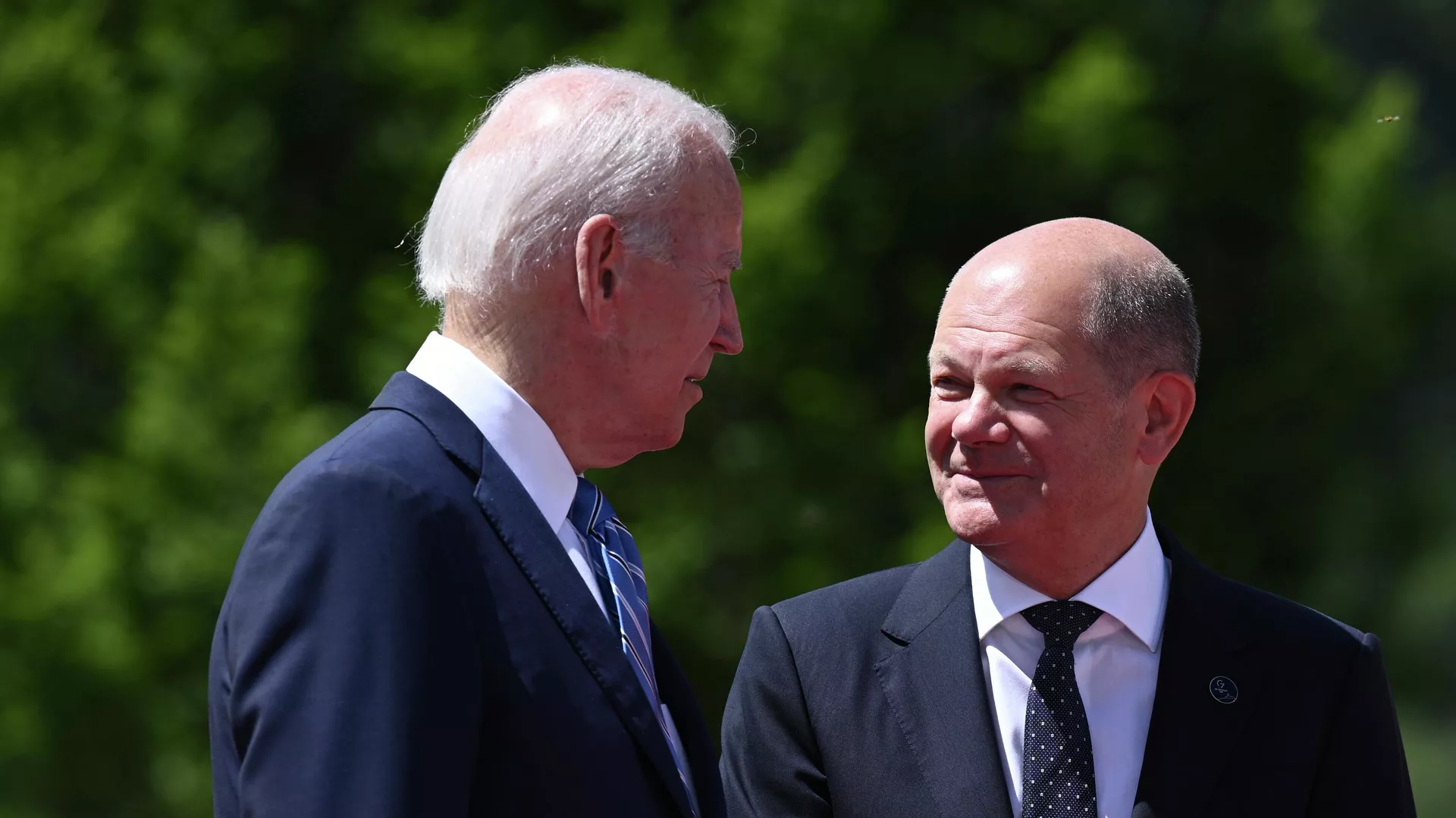 Joe Biden, presidente de EEUU, y Olaf Scholz, canciller de Alemania, durante la cumbre del G7 en Alemania, el 26 de junio del 2022 - Sputnik Mundo, 1920, 03.02.2023