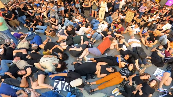 Protestas en España tras la muerte de 37 migrantes en Melilla - Sputnik Mundo