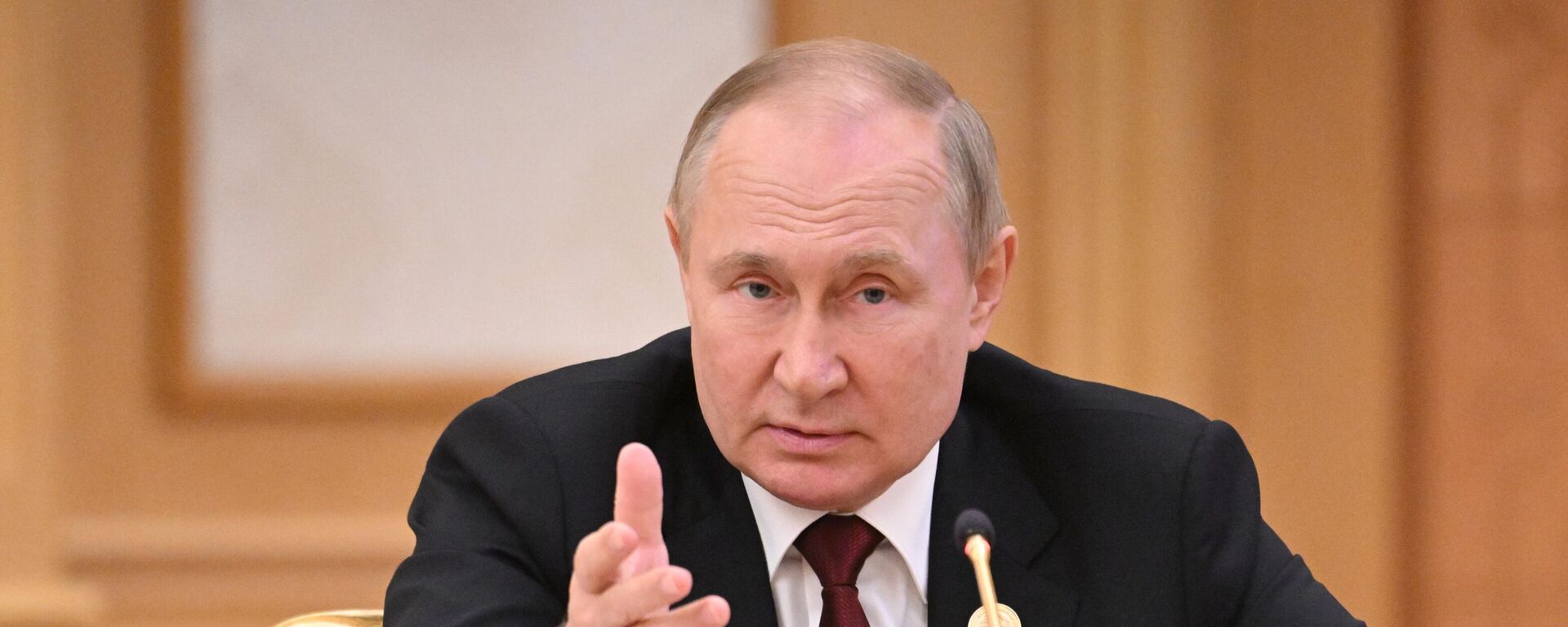 Vladímir Putin, el presidente ruso al participa en la VI Cumbre del mar Caspio - Sputnik Mundo, 1920, 23.09.2022