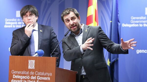 Carles Puigdemont, expresidente de Cataluña, y Toni Comín, exmiembro del Gobierno catalán  - Sputnik Mundo