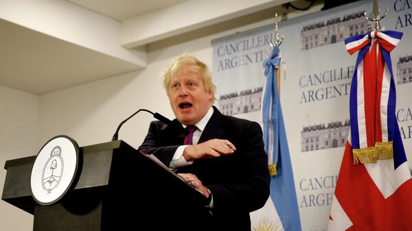 Boris Johnson, entonces canciller británico, durante su visita a Argentina en 2018 - Sputnik Mundo