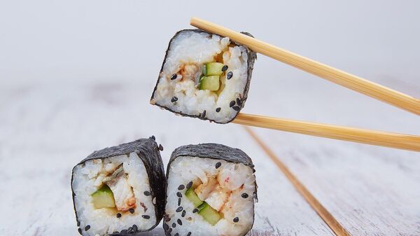 Sushi, plato típico de origen japonés - Sputnik Mundo