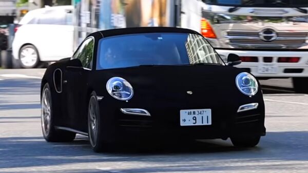 Un Porsche 911 pintado on Musou Black - Sputnik Mundo