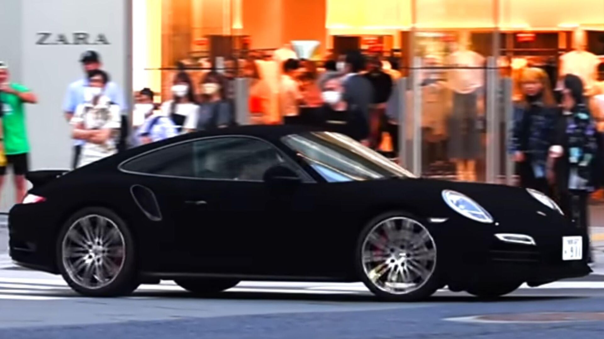 Video: Porsche 911 con vernice malvagia in Musou Black!