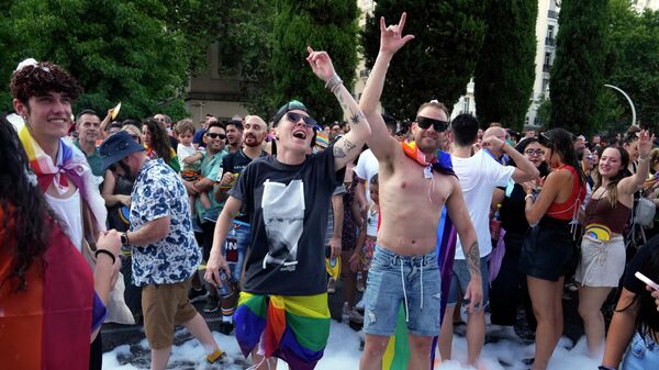 Manifestación estatal del Orgullo LGBT+ en Madrid - Sputnik Mundo