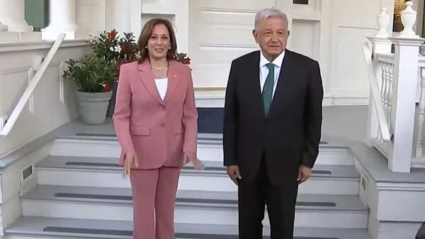 Kamala Harris, vicepresidenta de Estados Unidos, Andrés Manuel López Obrador, presidente de México - Sputnik Mundo