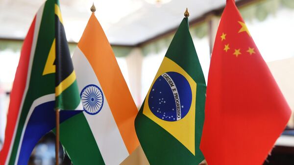 Las banderas de los países que forman parte de BRICS - Sputnik Mundo