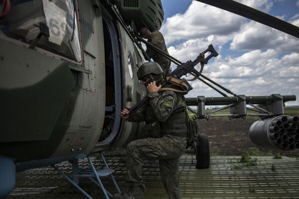 Ambos helicópteros están equipados con el sistema de defensa Vitebsk que detecta automáticamente los ataques con misiles al helicóptero y emplea las contramedidas necesarias sin la necesidad de que las seleccione el piloto.
 - Sputnik Mundo