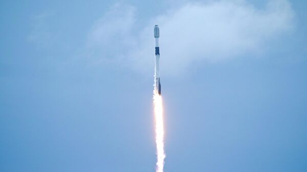 SpaceX lanza su cohete reutilizable Falcon 9 con 53 satélites de telecomunicaciones - Sputnik Mundo