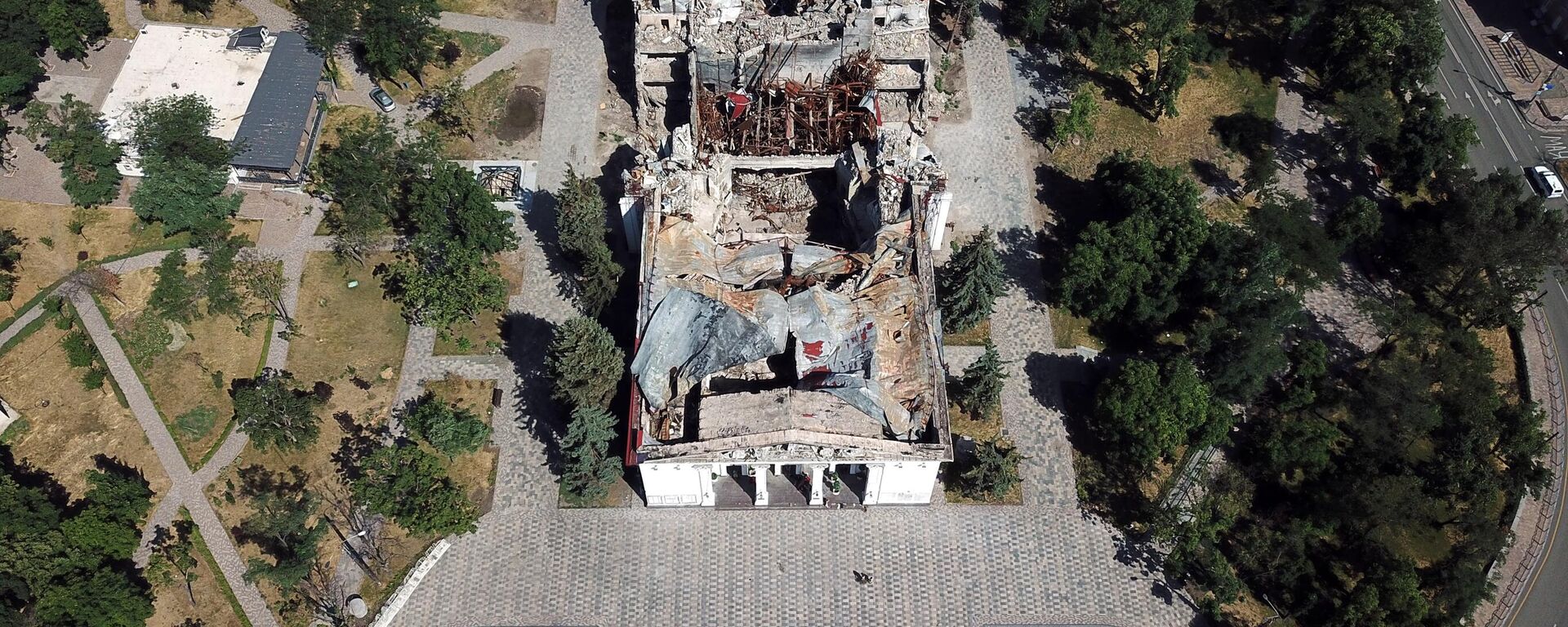 El edificio del Teatro Regional Académico de Donetsk destruido en Mariupol - Sputnik Mundo, 1920, 19.07.2022