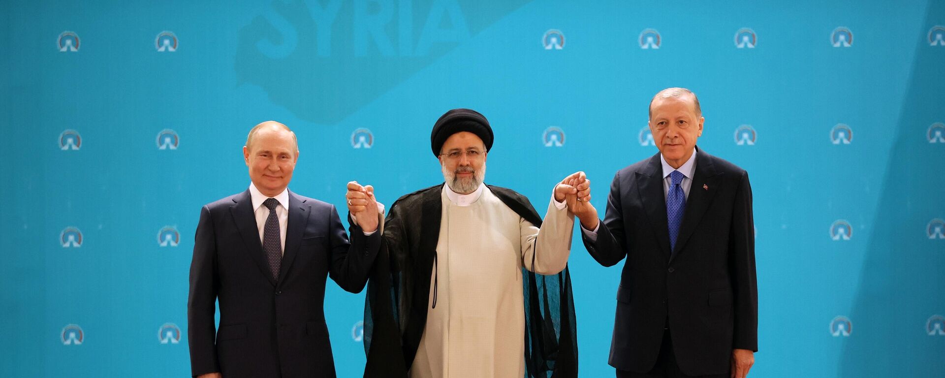 El presidente de Rusia, Vladímir Putin, y sus homólogos iraní y turco, Ebrahim Raisi y Recep Tayyip Erdogan - Sputnik Mundo, 1920, 21.07.2022