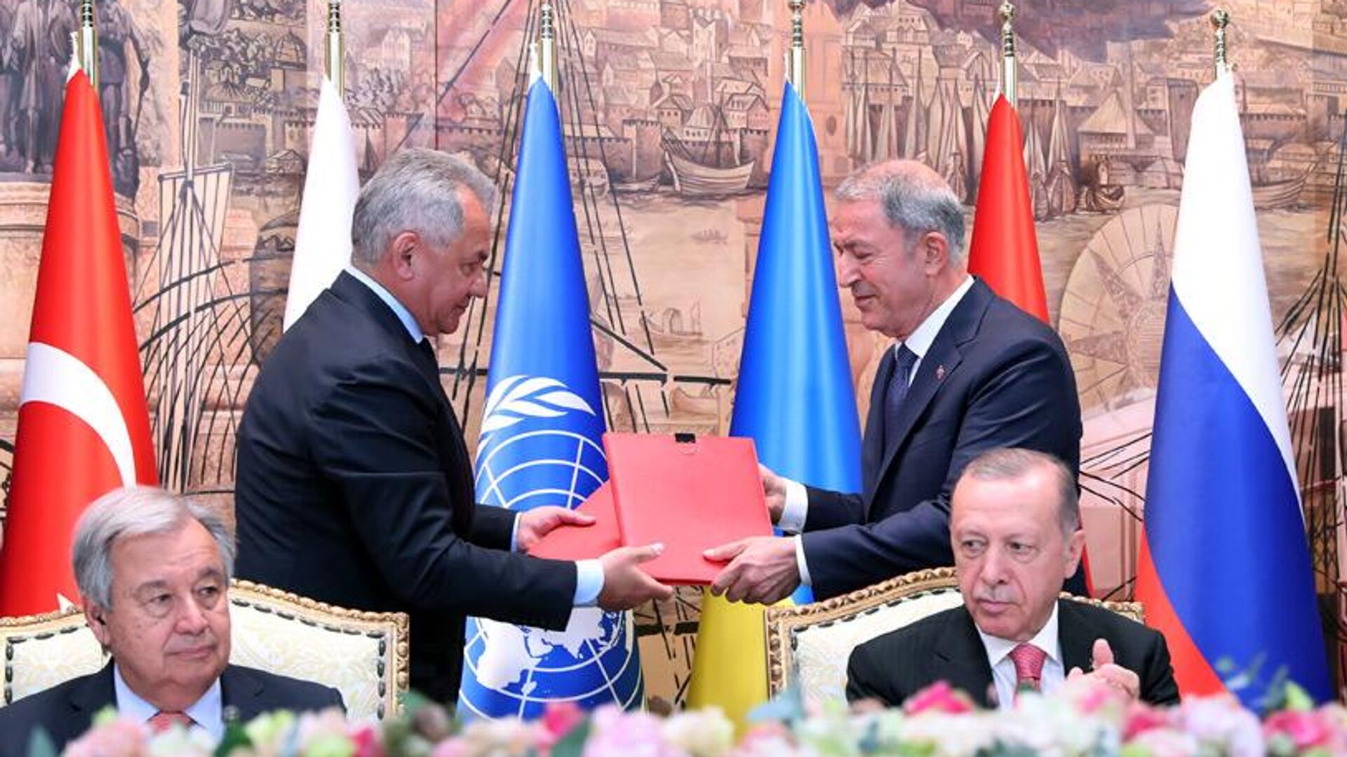 Rusia, Turquía y la ONU firman un pacto alimentario que incluye la exportación de granos ucranianos - Sputnik Mundo, 1920, 22.07.2022