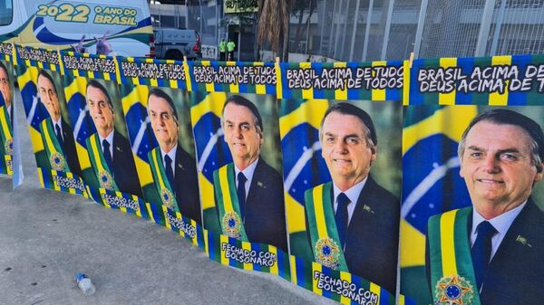 Miles de personas en Rio de Janeiro participaron en el acto de lanzamiento de la candidatura presidencial de Jair Bolsonaro - Sputnik Mundo