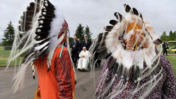 El líder de la iglesia católica de visita en Canadá. - Sputnik Mundo