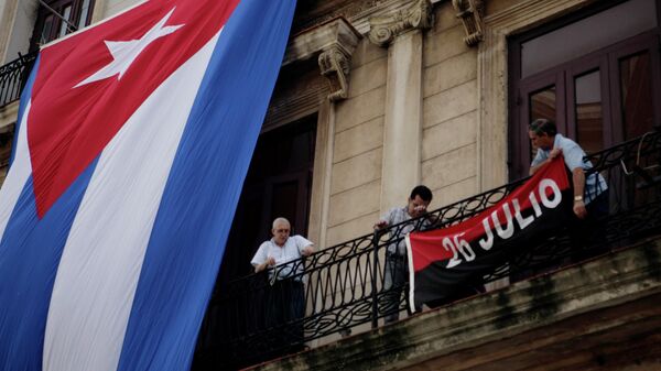 Los cubanos celebran el 26 de julio - Sputnik Mundo