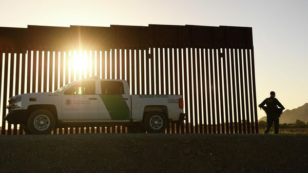 Un tramo del muro fronterizo entre México y Estados Unidos  - Sputnik Mundo