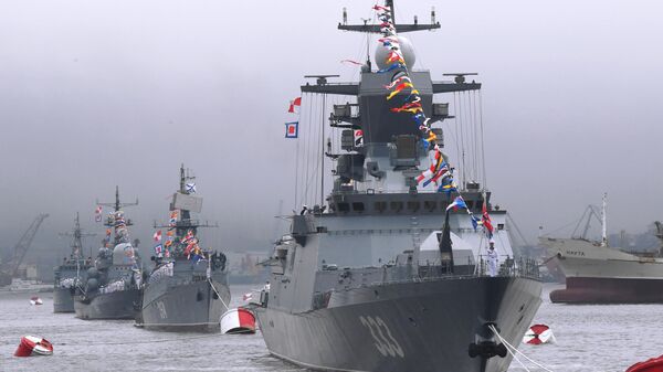 Rusia celebra el Día de la Armada con majestuosos desfiles navales - Sputnik Mundo