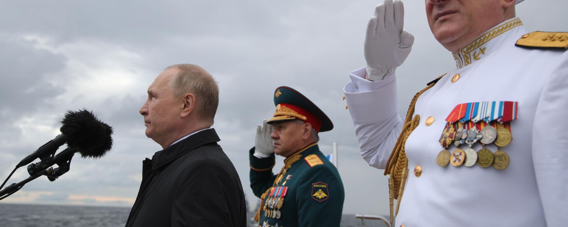 Vladímir Putin durante el desfile naval del 31 de julio de 2022 en San Petersburgo - Sputnik Mundo, 1920, 31.07.2022