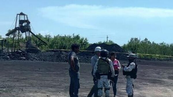 Mineros atrapados tras un derrumbe de una mina en el estado de Coahuila, al norte de México - Sputnik Mundo