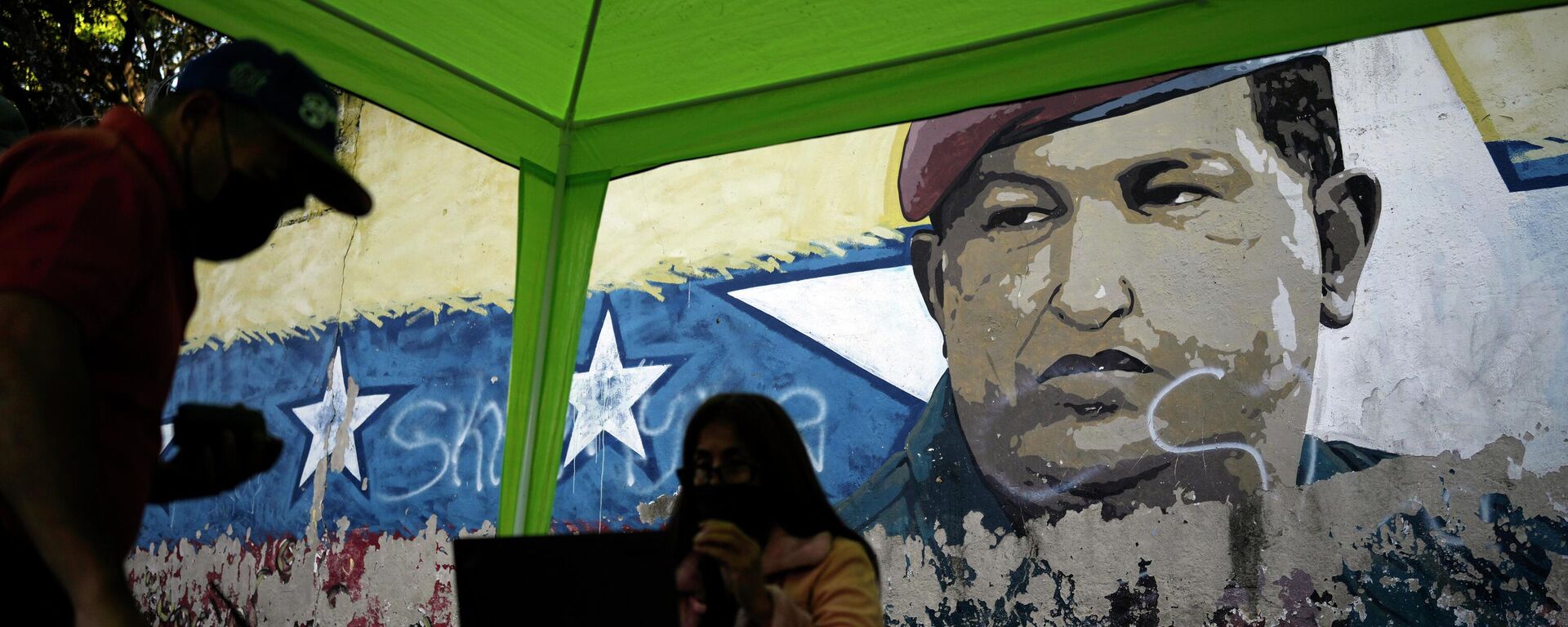 Un mural del expresidente del país, Hugo Chávez (1999-2013) - Sputnik Mundo, 1920, 04.08.2022