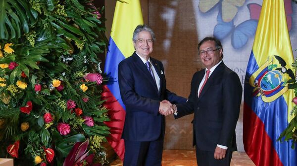 El presidente de Ecuador, Guillermo Lasso, durante la toma de posesión de su par de Colombia, Gustavo Petro. - Sputnik Mundo