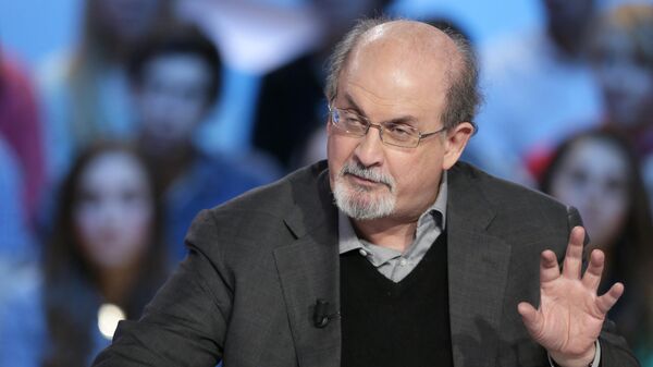 Salman Rushdie, escritor británico de origen indio y autor de 'Los versos satánicos' - Sputnik Mundo