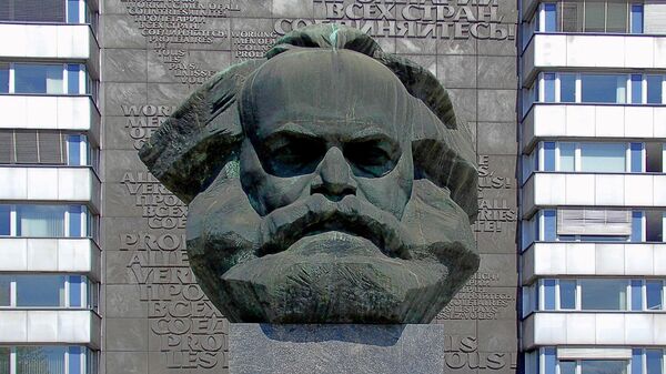 Una efigie del pensador alemán Karl Marx, padre del socialismo moderno - Sputnik Mundo